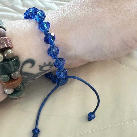 2/$15 Blue adjustable cord bracelet w/faceted blue crystal beads - Picture 11 of 12